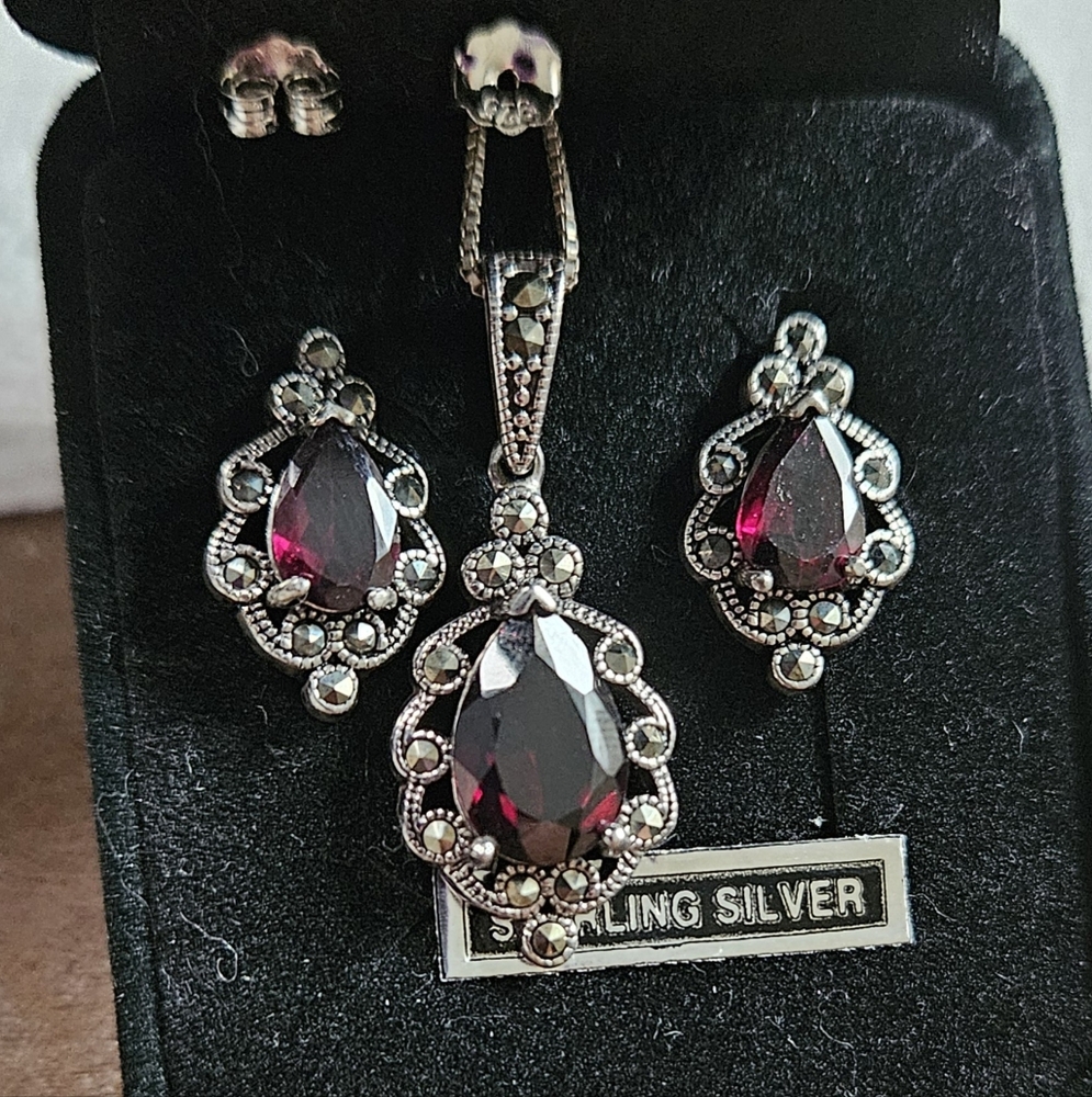 Vintage Sterling Silver Garnet Jewelry Set